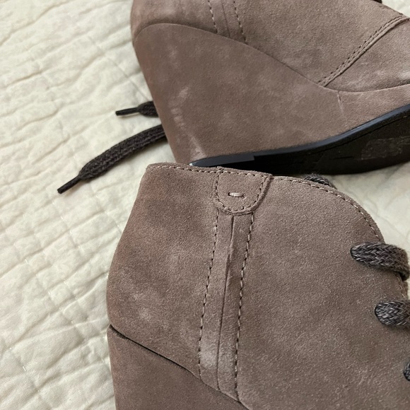 Dolce Vita size 7.5 suede like new - Picture 9 of 11